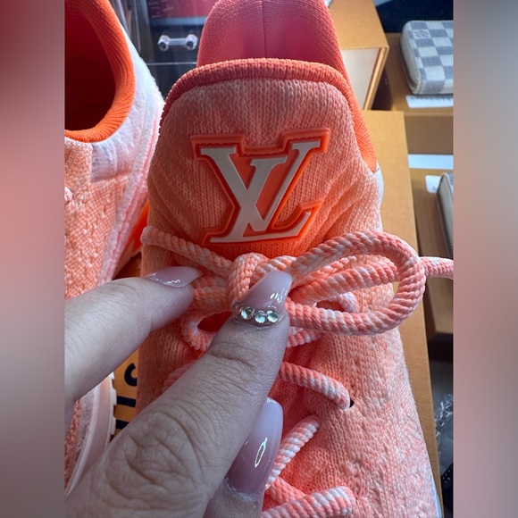 AUTHENTIC LV SNEAKERS UNISEX - Picture 7 of 14